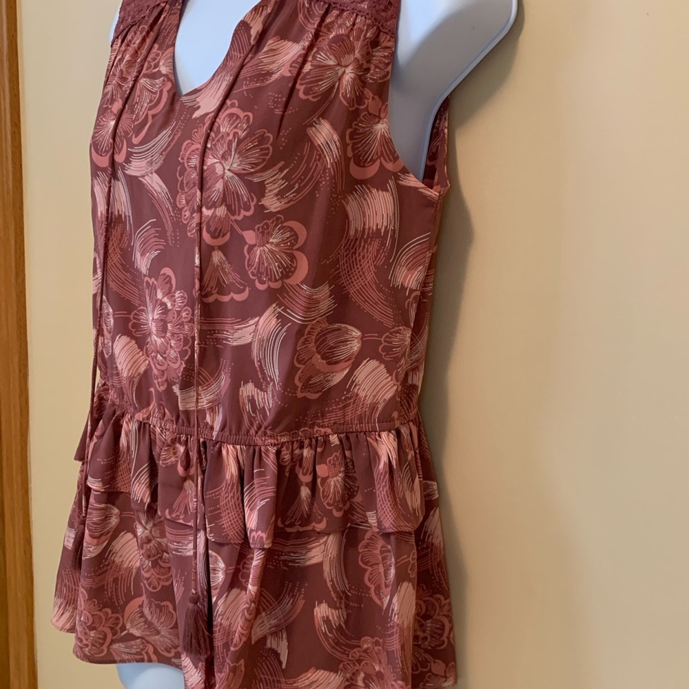 NWOT. DuJour sleeveless blouse. Mauve pink and tan.